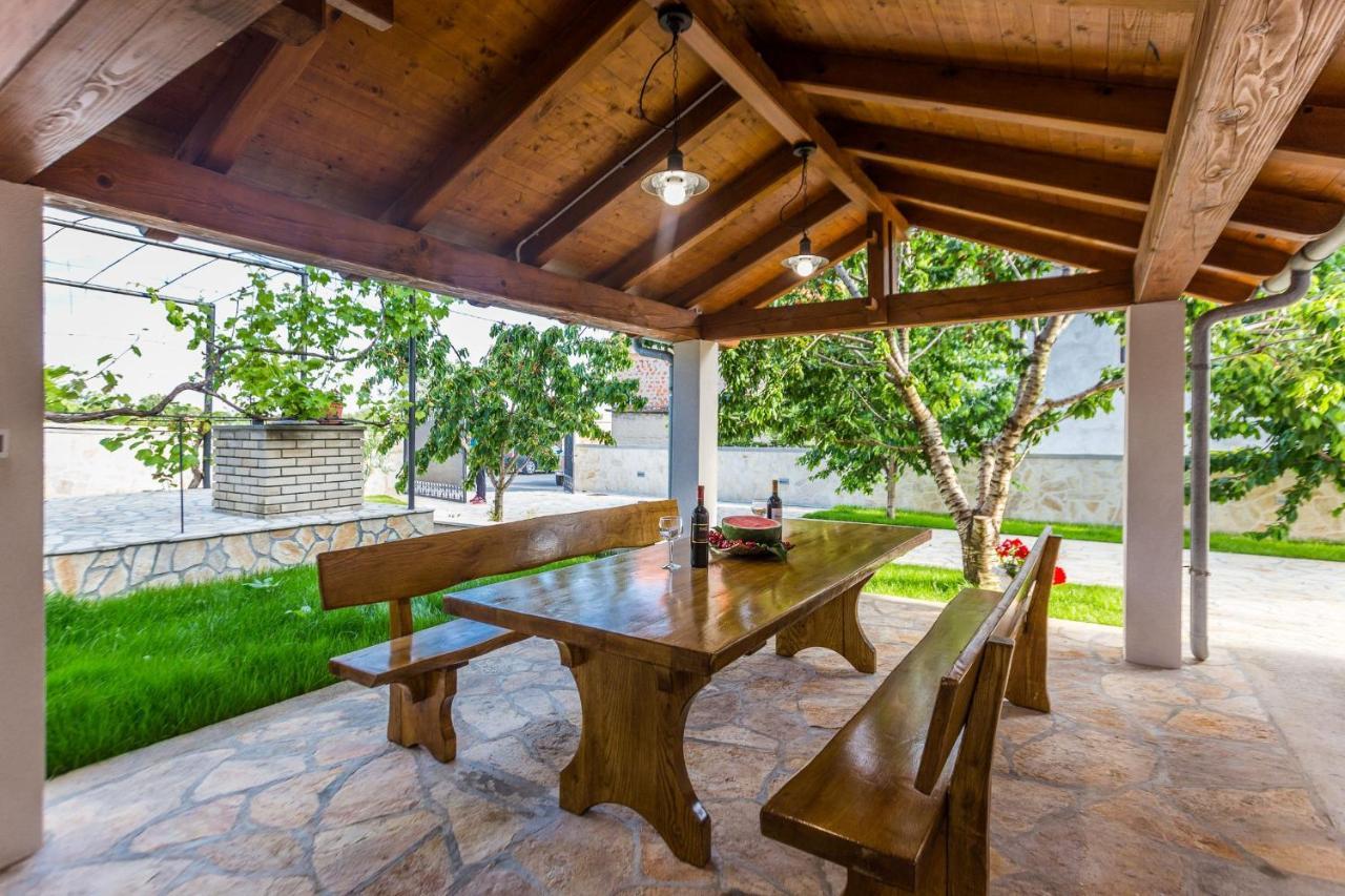 Villa Tina With Swimming Pool, Tennis Court, Games Room, Sauna, Gym, Bbq Policnik Εξωτερικό φωτογραφία