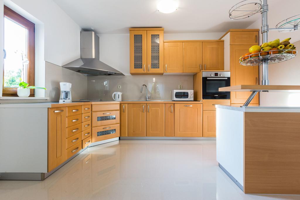 Villa Tina With Swimming Pool, Tennis Court, Games Room, Sauna, Gym, Bbq Policnik Εξωτερικό φωτογραφία